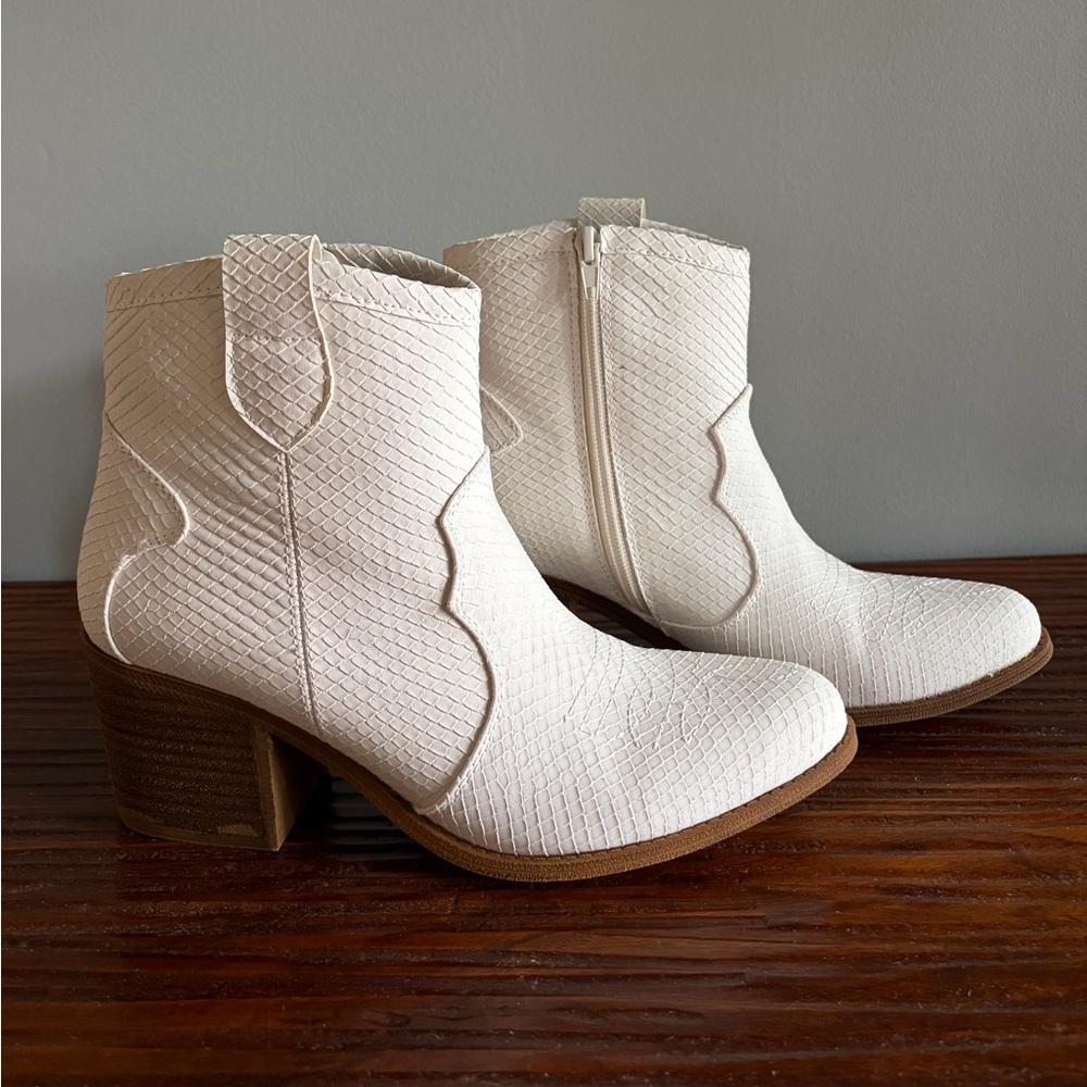 Women's Cream Textured Western-Inspired Ankle Booties